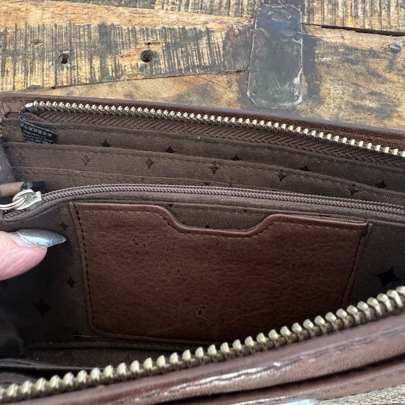 Brown embossed leather Fossil wallet - Picture 7 of 9